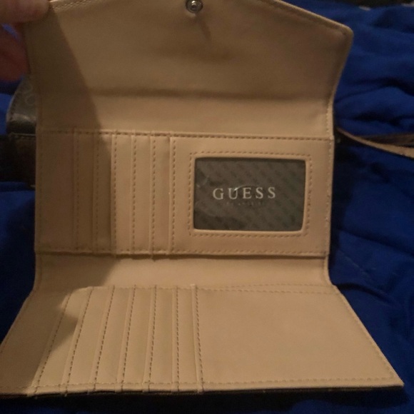 NWOT Guess bag & wallet bundle! FINAL PRICE REDUCTION. - Picture 6 of 10